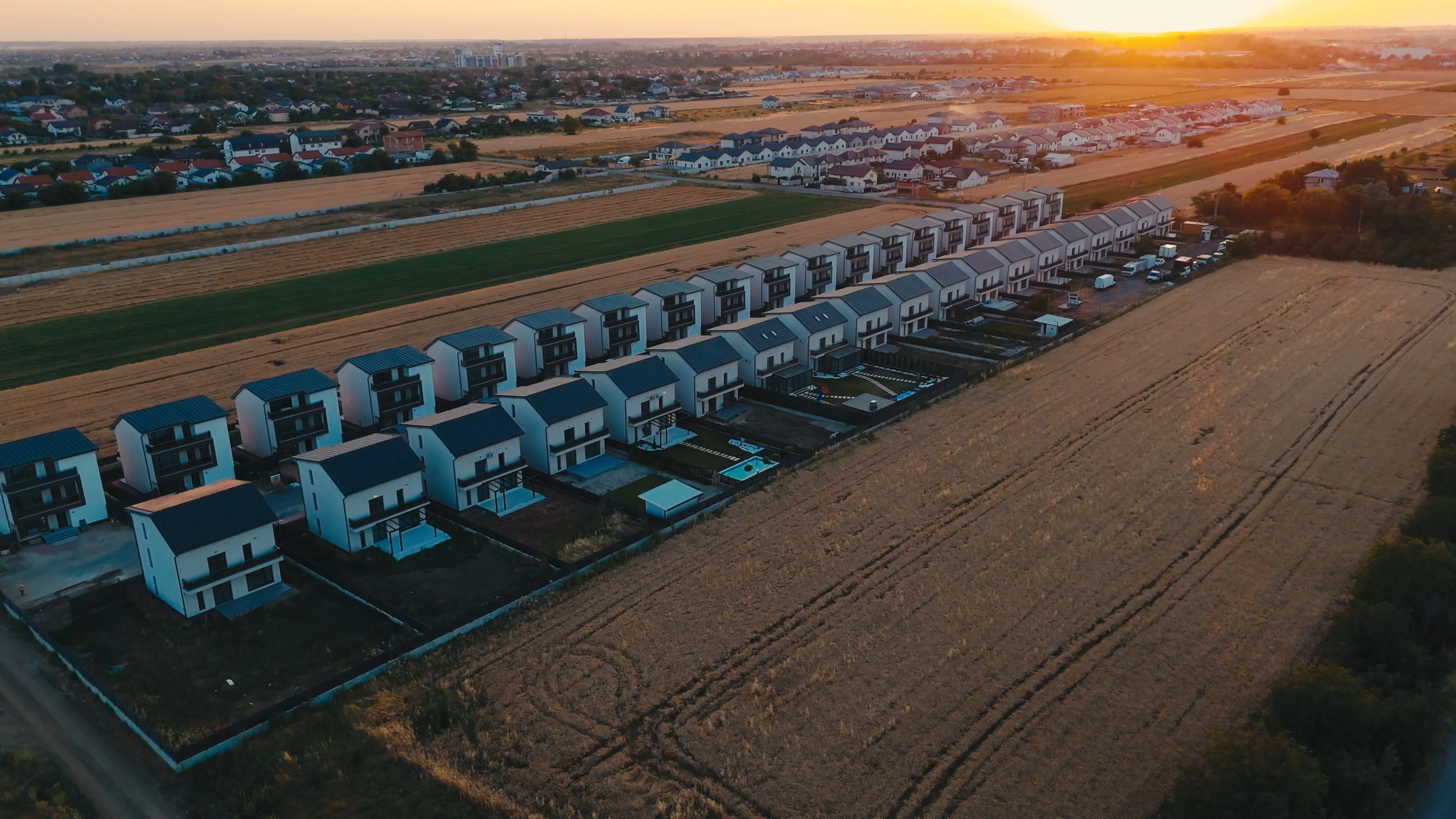 Fotografie aeriană a unui ansamblu rezidențial